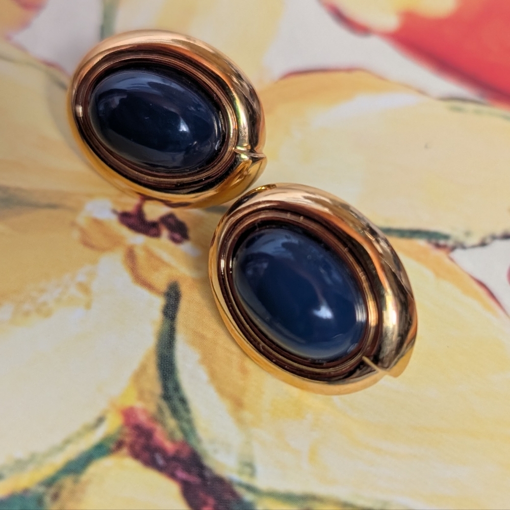 Monet 1950's earrings‎